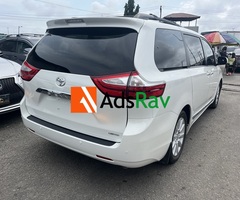 Foreign Used 2017 Toyota Sienna - 5