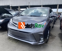 Foreign Used 2017 Toyota Sienna
