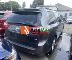 Foreign Used 2017 Toyota Sienna - 5