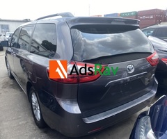 Foreign Used 2017 Toyota Sienna - 6