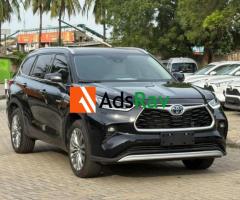 Clean 2022 Toyota Highlander Platinum Hybrid Available in Ikeja - Call 09036115200