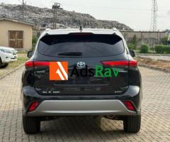 Clean 2022 Toyota Highlander Platinum Hybrid Available in Ikeja - Call 09036115200 - 2