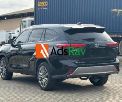Clean 2022 Toyota Highlander Platinum Hybrid Available in Ikeja - Call 09036115200 - 4