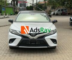 Drive in Style: 2019 Tokunbo Toyota Camry Luxury Edition (Call 08127139752)