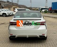 Drive in Style: 2019 Tokunbo Toyota Camry Luxury Edition (Call 08127139752) - 2