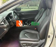 Drive in Style: 2019 Tokunbo Toyota Camry Luxury Edition (Call 08127139752) - 4