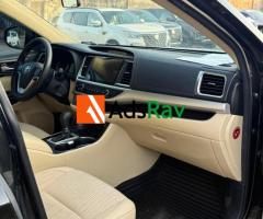 2019 Foreign Used Toyota Highlander AWD Elite in Ikeja (Call 08127139752) - 2