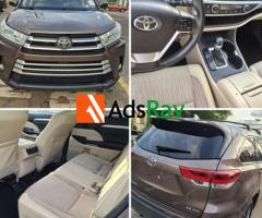 Clean Toyota Highlander 2017 Available in Ikeja (Call 08052152941)