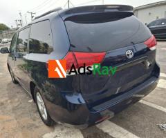 Sharp Tokunbo Toyota Sienna Ready for a New Owner - Call 08052152941 - 4