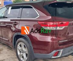 Clean 2017 Highlander Limited with Headrest DVD for Sale - Call 07036496557