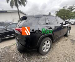 FOREIGN USED  2020 TOYOTA RAV4 - 5