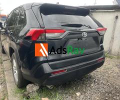 FOREIGN USED  2020 TOYOTA RAV4 - 6