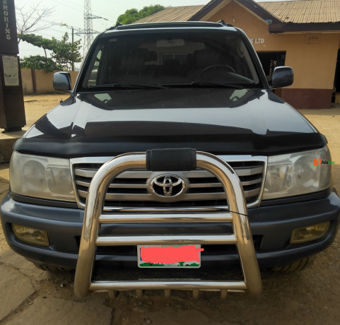 toyota-land-cruiser-big-0
