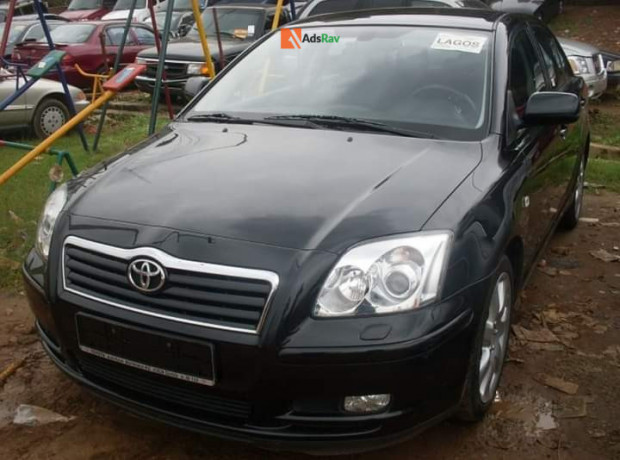 toyota-avensis-big-0