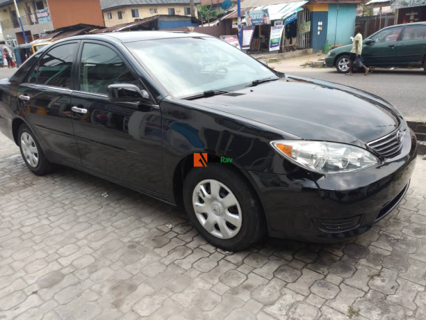 toyota-camry-09030184275-big-0