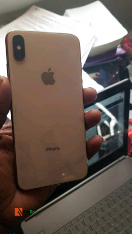 used-iphone-xs-max-big-2