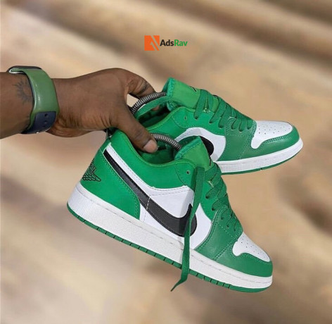 nike-jordan-retros-1-sneakers-big-2