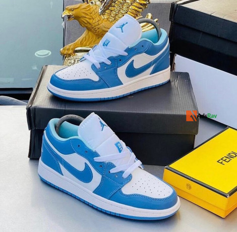 nike-jordan-retros-1-sneakers-big-4