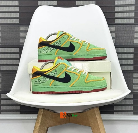 nike-sb-dunk-low-sneakers-big-2