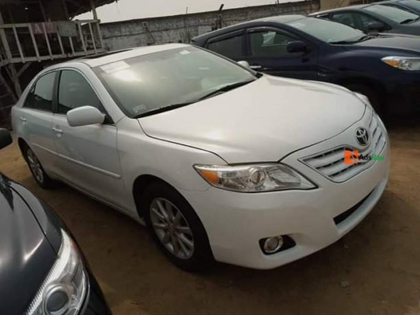 sparkling-white-toyota-camry-for-sale-big-3